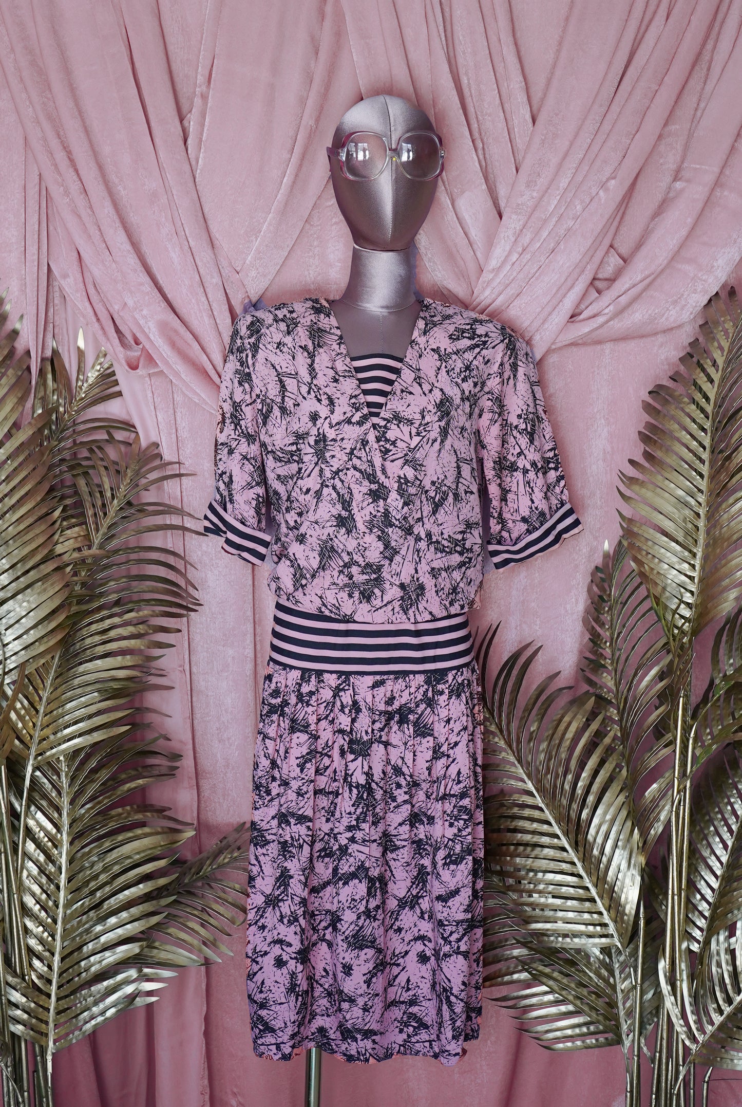 1980s Vintage Pink Stripe/abstract print dress