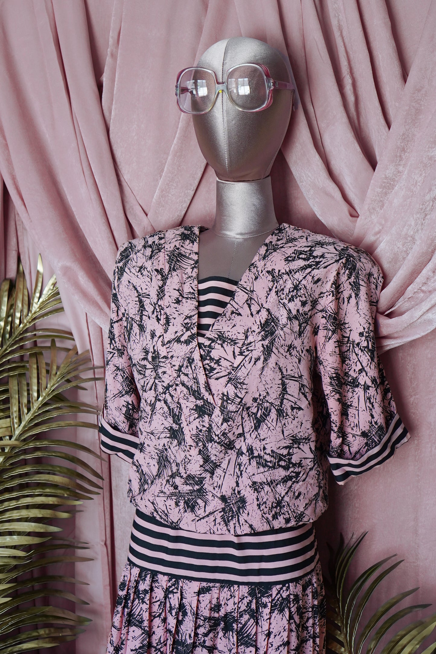 1980s Vintage Pink Stripe/abstract print dress
