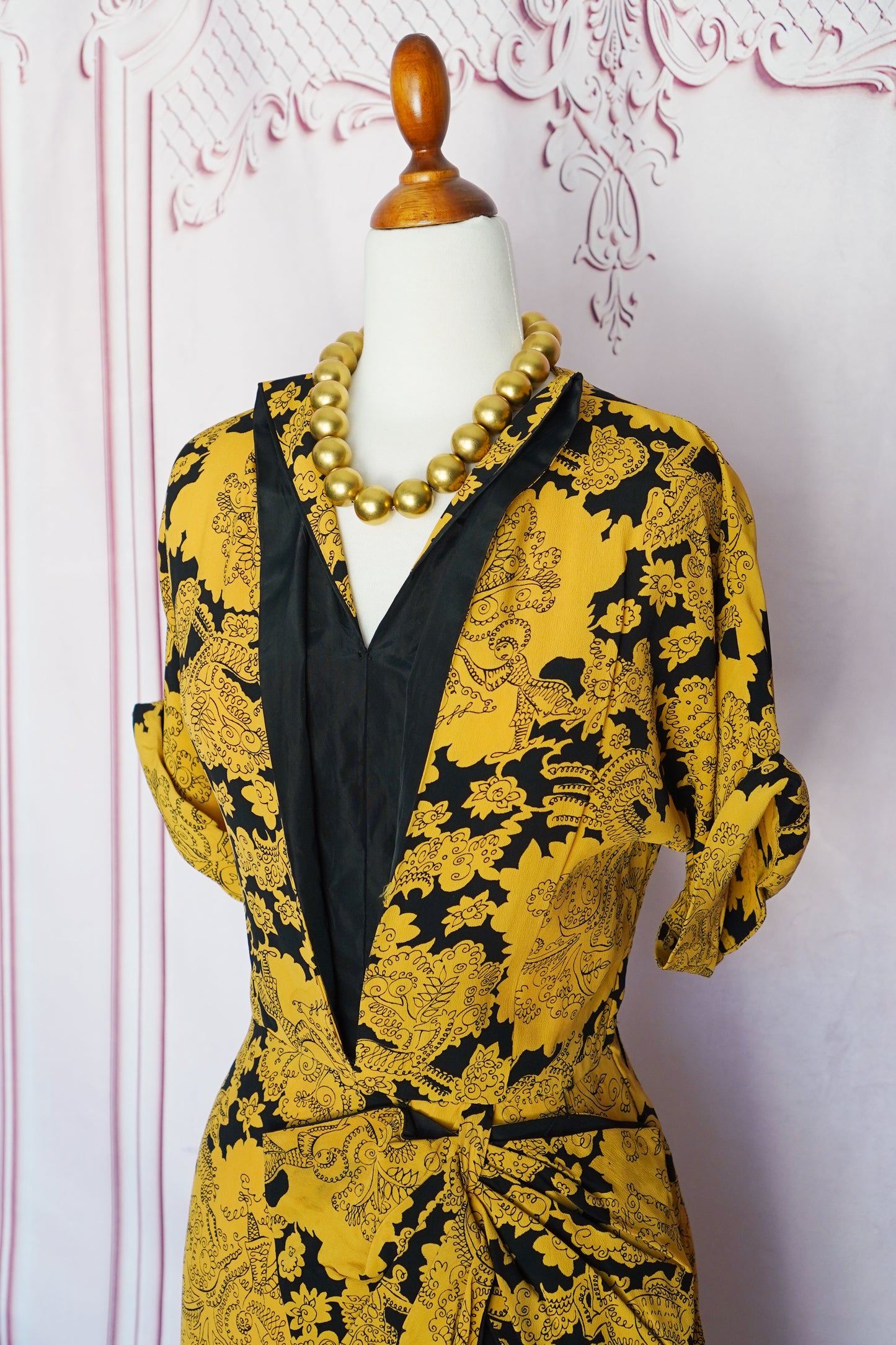 1940s Dress with fun medieval scribble print (Size Small)