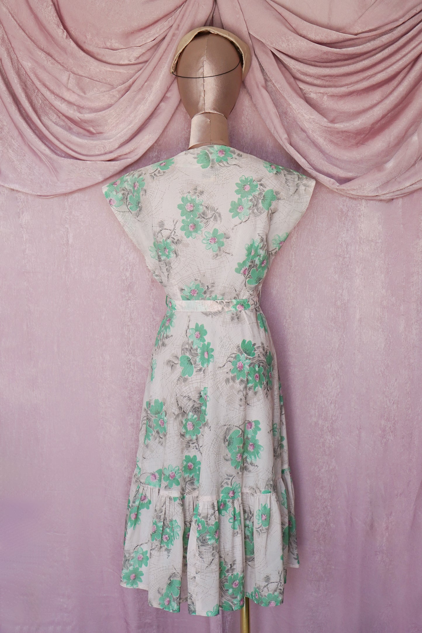Load image into Gallery viewer, RARE Vintage 1950&amp;#39;s Spiderweb Floral Dress
