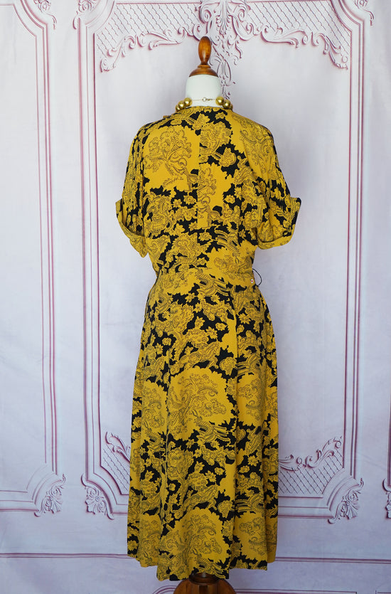 1940s Dress with fun medieval scribble print (Size Small)