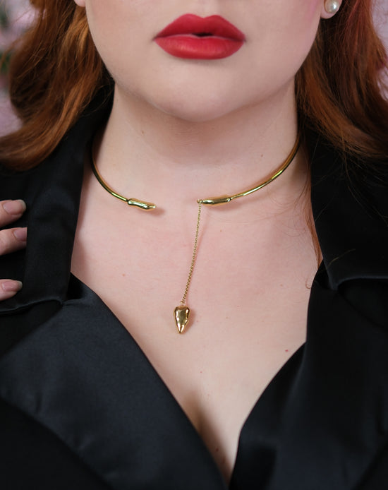 Load image into Gallery viewer, Brass Drop Pebble Collar Necklace
